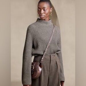 NWT Banana Republic Mariner sweater - 100% merino ribbed taupe mockneck - small